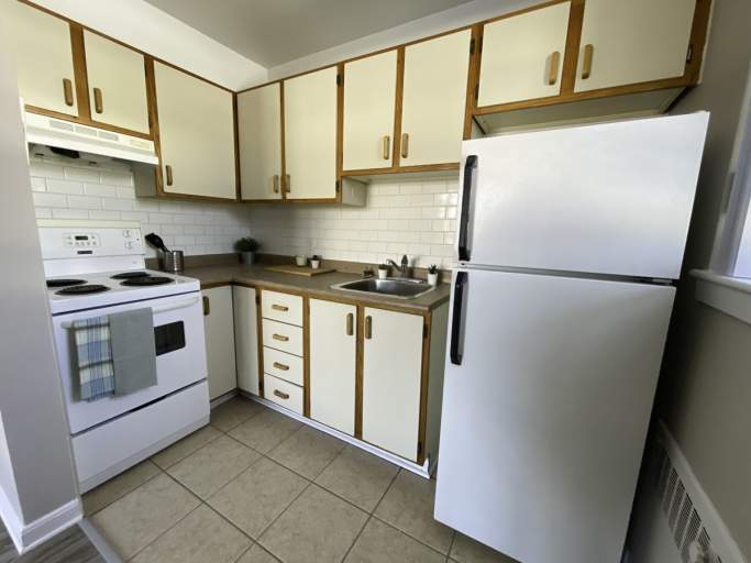 Experimental Farm Apartments 1030 & 1040 Hollington CLV Group