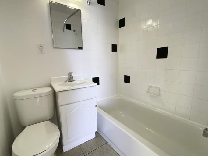 Experimental Farm Apartments 1030 & 1040 Hollington CLV Group