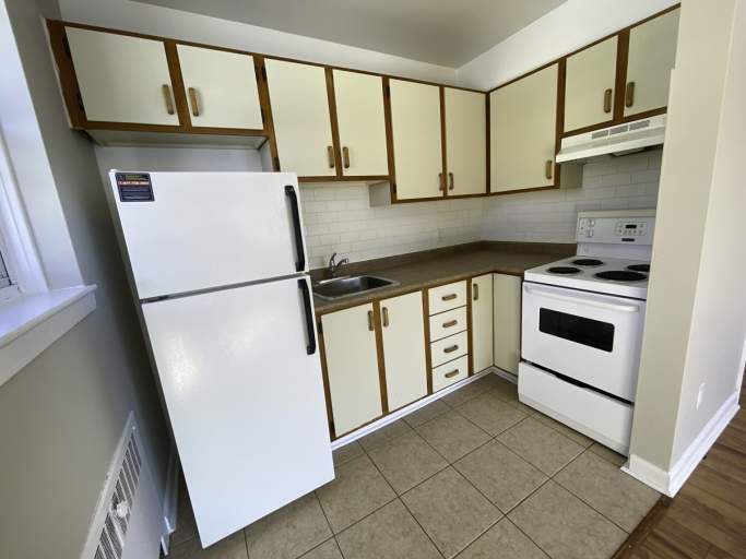 Experimental Farm Apartments 1030 & 1040 Hollington CLV Group